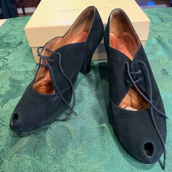 GENTLE SOULS Peek-a-Boo Toe Black Suede - Picture 2 of 7
